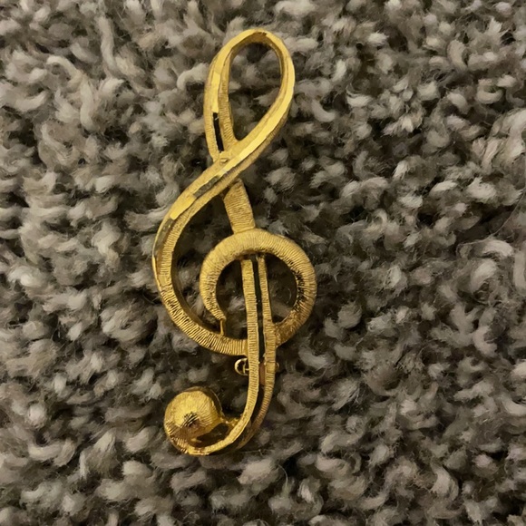 Gold Treble Clef Brooch - Picture 3 of 5